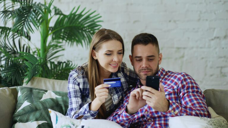 Comment parler d&rsquo;argent en couple sans se disputer